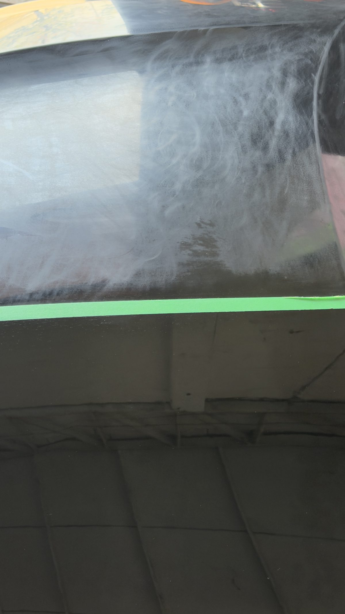 Antes e depois de polimento na pintura, lado a lado, na Lince Studio Car